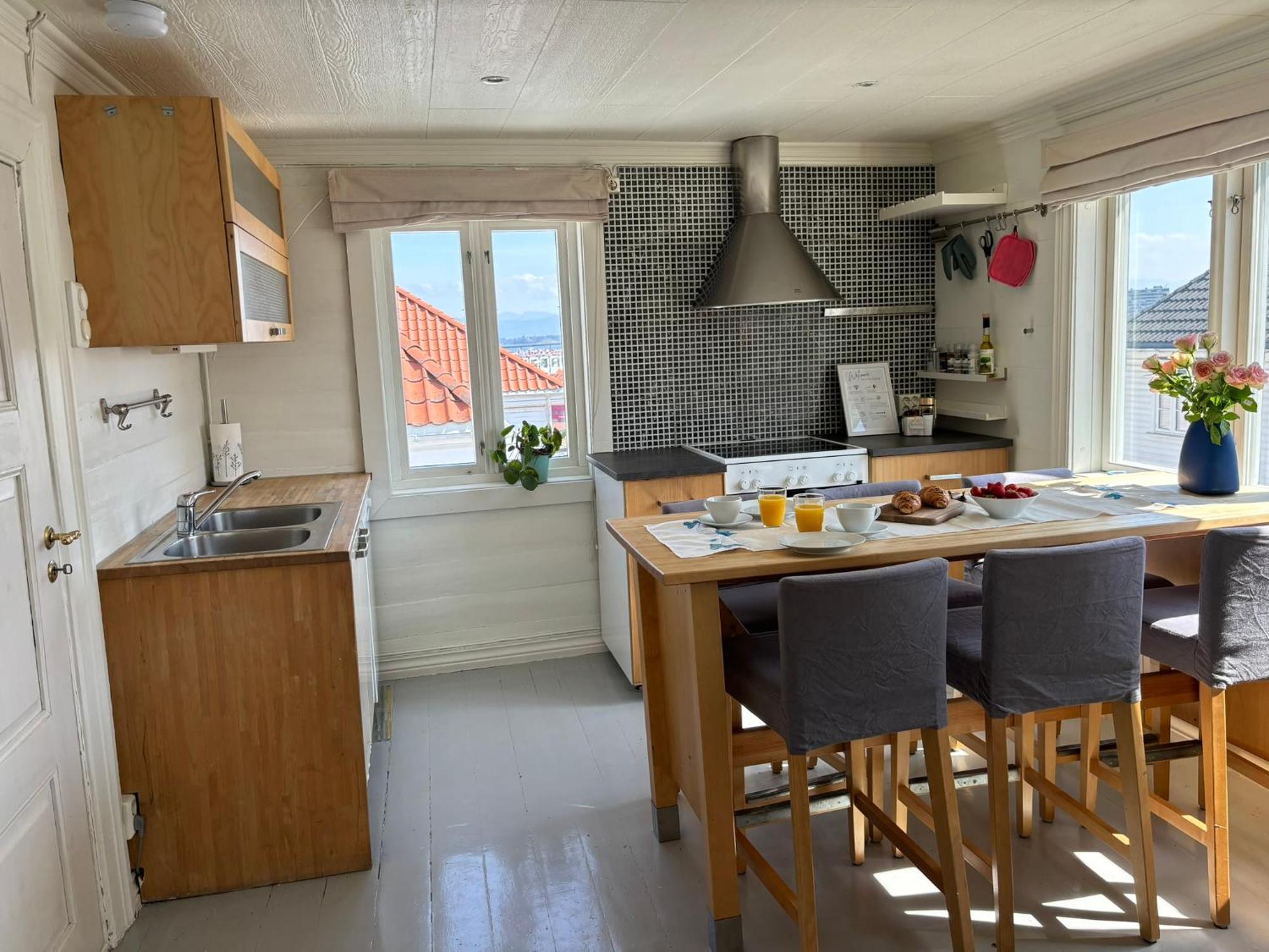 Romslig I Sentrum Med Egen Takterrasse Stavanger