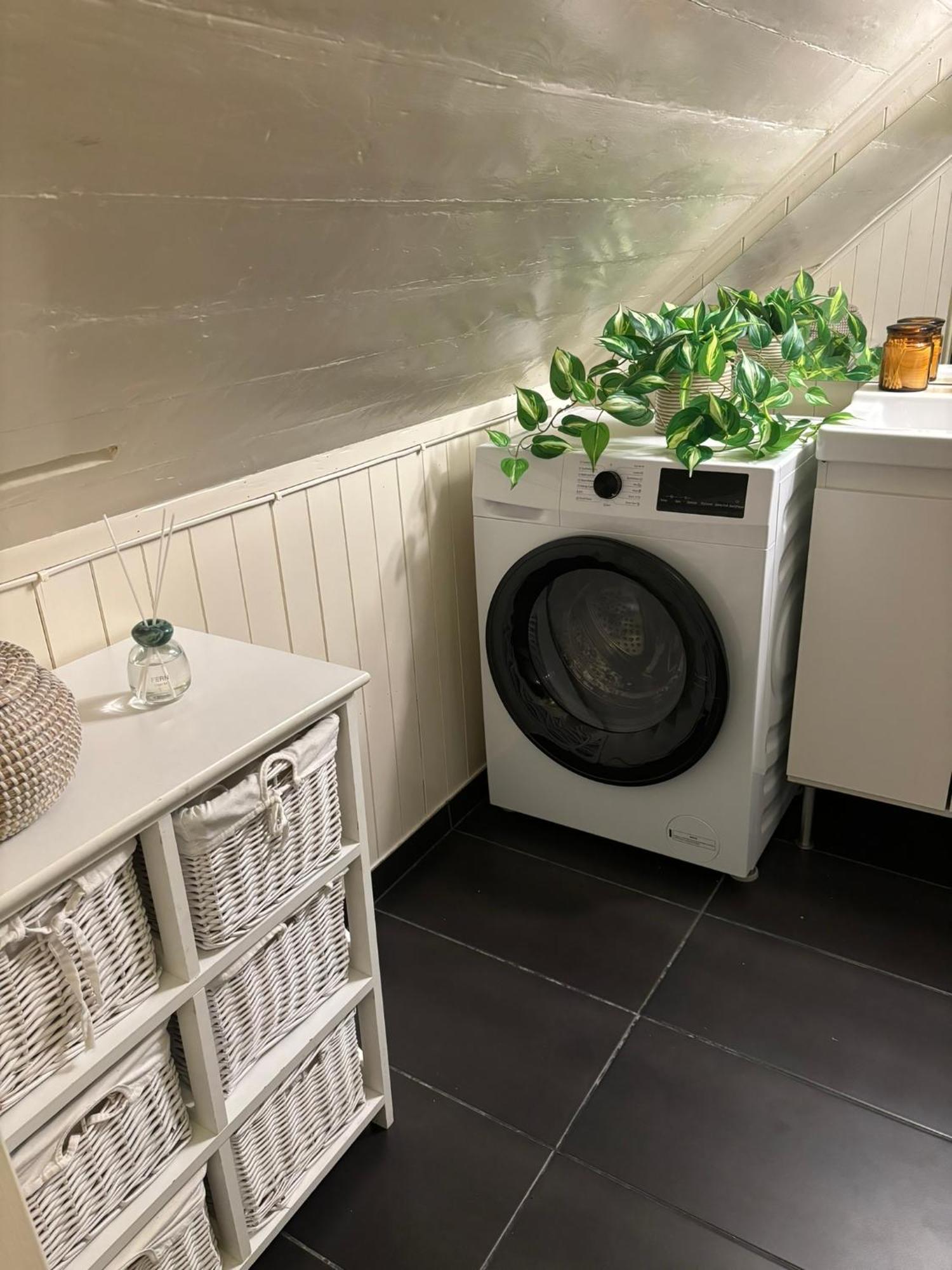Leilighet Romslig I Sentrum Med Egen Takterrasse *